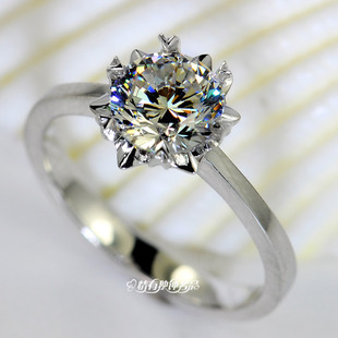  特价！雪花SONA女仿真钻石戒指环结婚 一克拉高仿钻戒周大福款