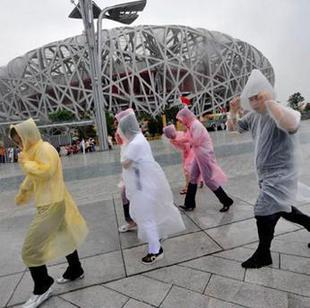 户外旅行旅游一次性雨衣便携式雨衣透明雨披 自驾游汽车用品在类目 户外/登山/野营/旅行用品, 旅行便携装备, 其他旅行用品, 其他中 - 来自Buy2taobao.com提供专业的淘宝代购服务