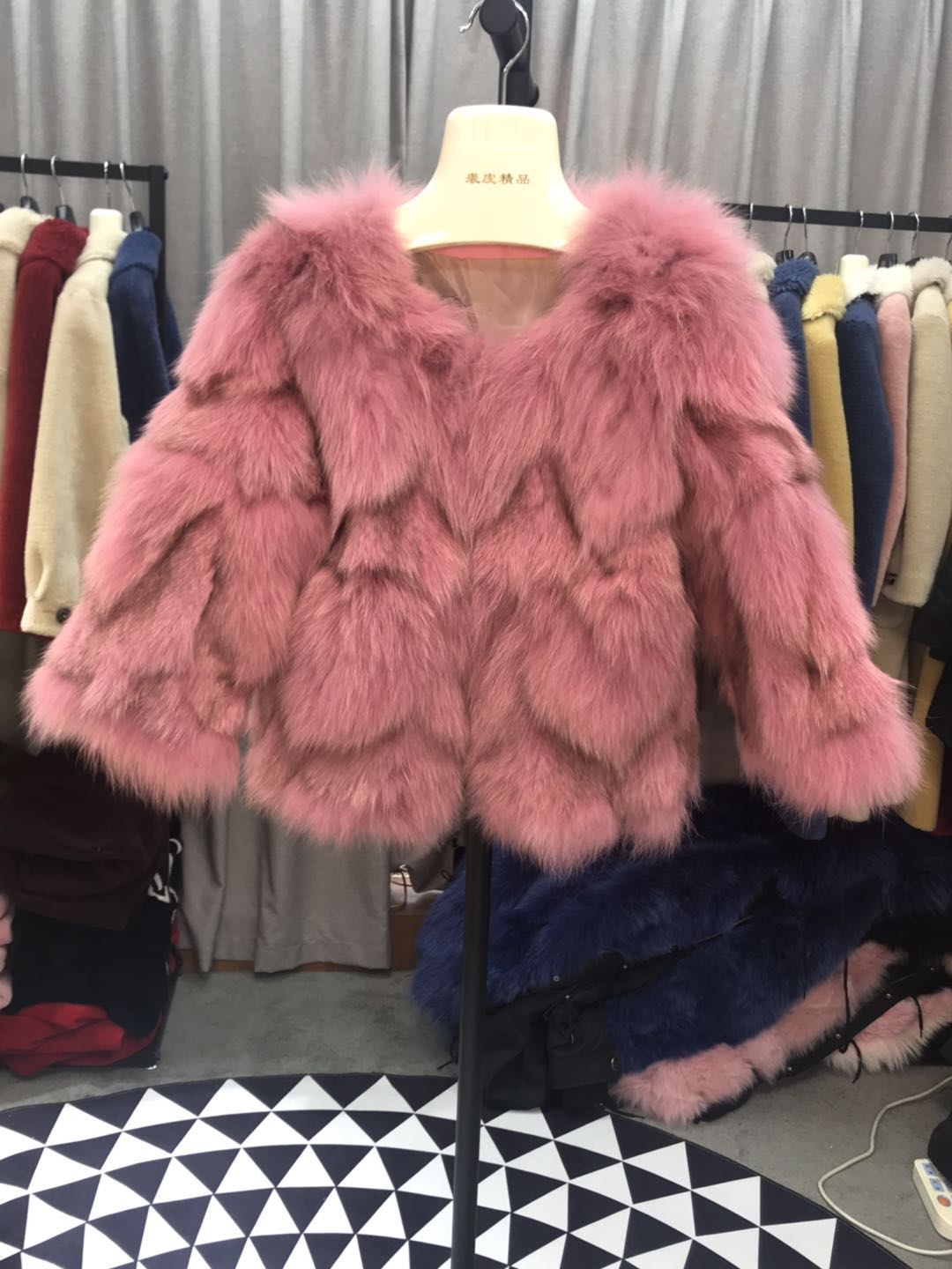 2019 new pattern Haining leather and fur Fox have cash less than that is registered in the accounts coatin the Women's clothing/Boutique , Fur category - from Buy2taobao.com to provide professional Taobao agent buy service