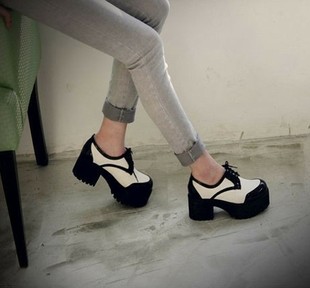  韩国新款漆皮英伦风系带厚底松糕浅口防水台中跟粗跟单鞋女鞋