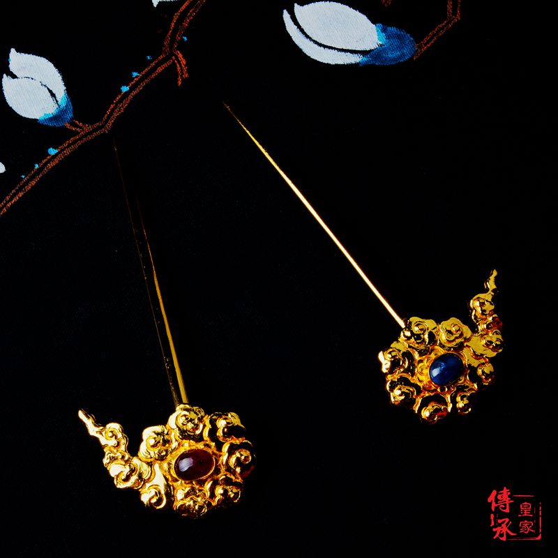 仿明代,金嵌宝云形日月掩鬓手工錾刻银镀金发饰汉服头饰古风发簪|msdalam kategori Aksesori/Barang Kemas Fesyen, Aksesori rambut - dari Buy2taobao.com untuk memberikan perkhidmatan ejen Taobao profesional membeli