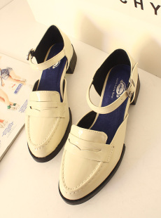  韩国学院风复古单鞋中空凉鞋 新粗木根平跟凉鞋英伦漆皮女鞋