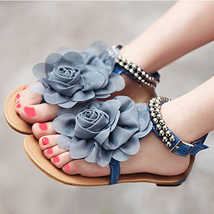  夏季新款花朵凉鞋甜美淑女包跟约会女鞋子罗马串珠夹趾平底鞋