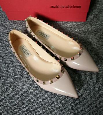 铆钉女尖头平底单鞋2018春季新款漆皮裸色瓢鞋大小码浅口女鞋真皮