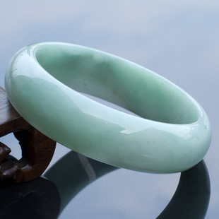  天然缅甸翡翠手镯a货 老坑糯种贵妃玉镯子 豆绿正品特价 送证书