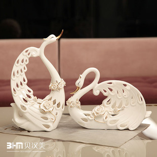  现代家饰 新房摆件 摆设 结婚礼物 陶瓷工艺品 纯白描金玫瑰天鹅