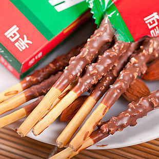  韩国进口零食/饼干 韩国乐天杏仁巧克力棒(绿盒) 32g