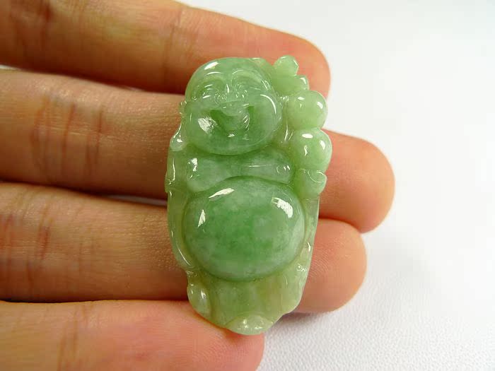 缅甸玉石翡翠A货老冰糯种荧光阳绿逍遥笑佛翡翠吊坠送证书老坑在类目 珠宝/钻石/翡翠/黄金, 翡翠(新), 颈饰中 - 来自Buy2taobao.com提供专业的淘宝代购服务