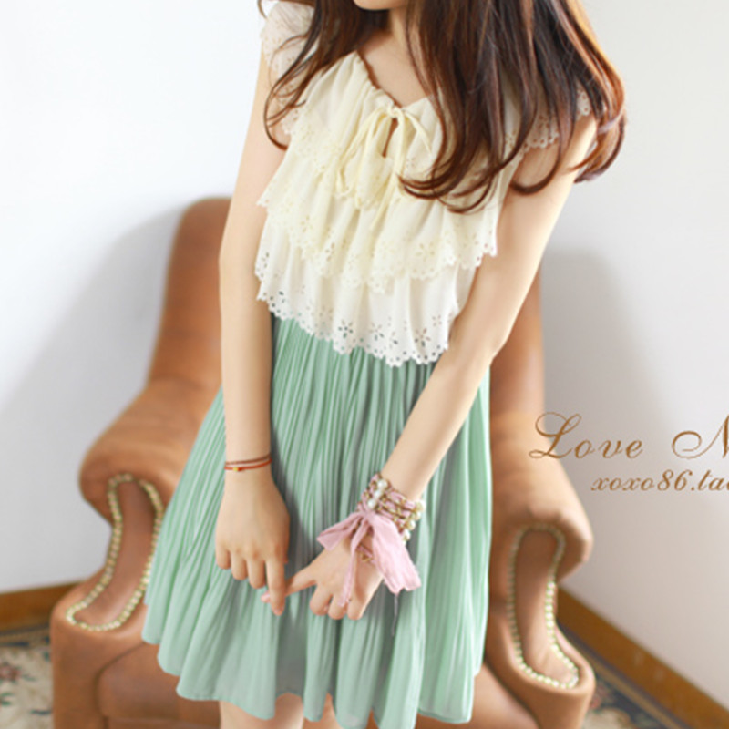 小清新蕾丝镂空百褶...