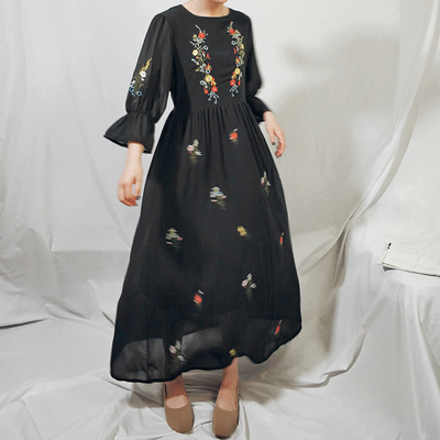 西普 | 旅行系列，刺绣显瘦长裙 （0.35kg）