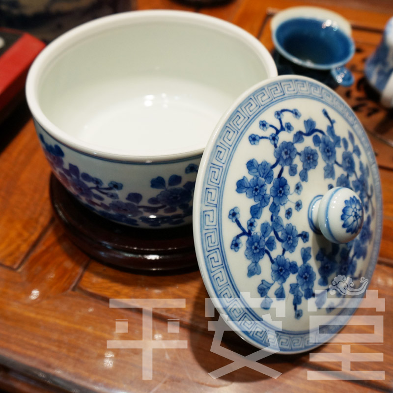 景德鎮陶瓷茶葉罐包郵普洱青花瓷仿古手工臘梅春意居家裝飾在類目 餐飲具, 茶具, 茶葉罐中 - 來自Buy2taobao.com提供專業的淘寶代購服務