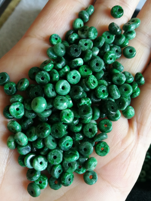 天然玉石 翡翠A貨 幹青算盤珠 散珠 算盤珠 辣綠算盤珠 隔珠隔片在類目 珠寶/鑽石/翡翠/黃金, 翡翠(新), 其他中 - 來自Buy2taobao.com提供專業的淘寶代購服務