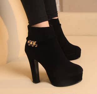  冬季新款短靴 粗高跟防水台骷髅头装饰磨砂真皮裸靴 马丁靴