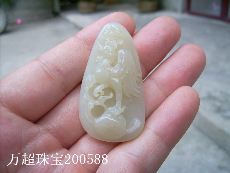 和田玉糖白玉挂件挂坠.生肖金鸡.官上加官.万超珠宝200588!在类目 珠宝/钻石/翡翠/黄金, 和田玉, 颈饰中 - 来自Buy2taobao.com提供专业的淘宝代购服务