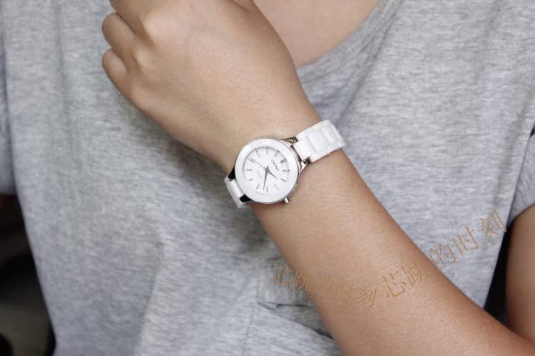 Женские наручные часы с керамическим браслетом