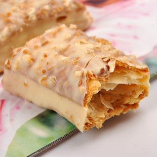  包邮 台湾特产零食 巧克力杏仁宏亚蜜兰诺77松塔千层酥饼干192g*2