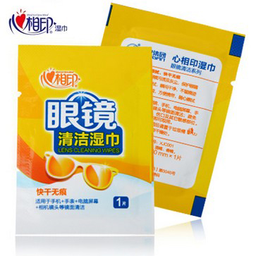 心相印 眼镜清洁湿巾 数码产品清洁消毒 轻巧便携快干无痕在类目 洗护清洁剂/卫生巾/纸/香薰, 纸品/湿巾, 湿巾中 - 来自Buy2taobao.com提供专业的淘宝代购服务
