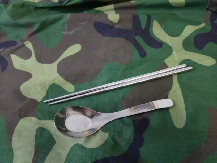 三包正品庫存全新軍白總後單人勤務餐具套裝、勺筷子壹套野戰餐具在類目 戶外/登山/野營/旅行用品, 爐具/餐具/野餐燒烤用品, 野餐餐具中 - 來自Buy2taobao.com提供專業的淘寶代購服務