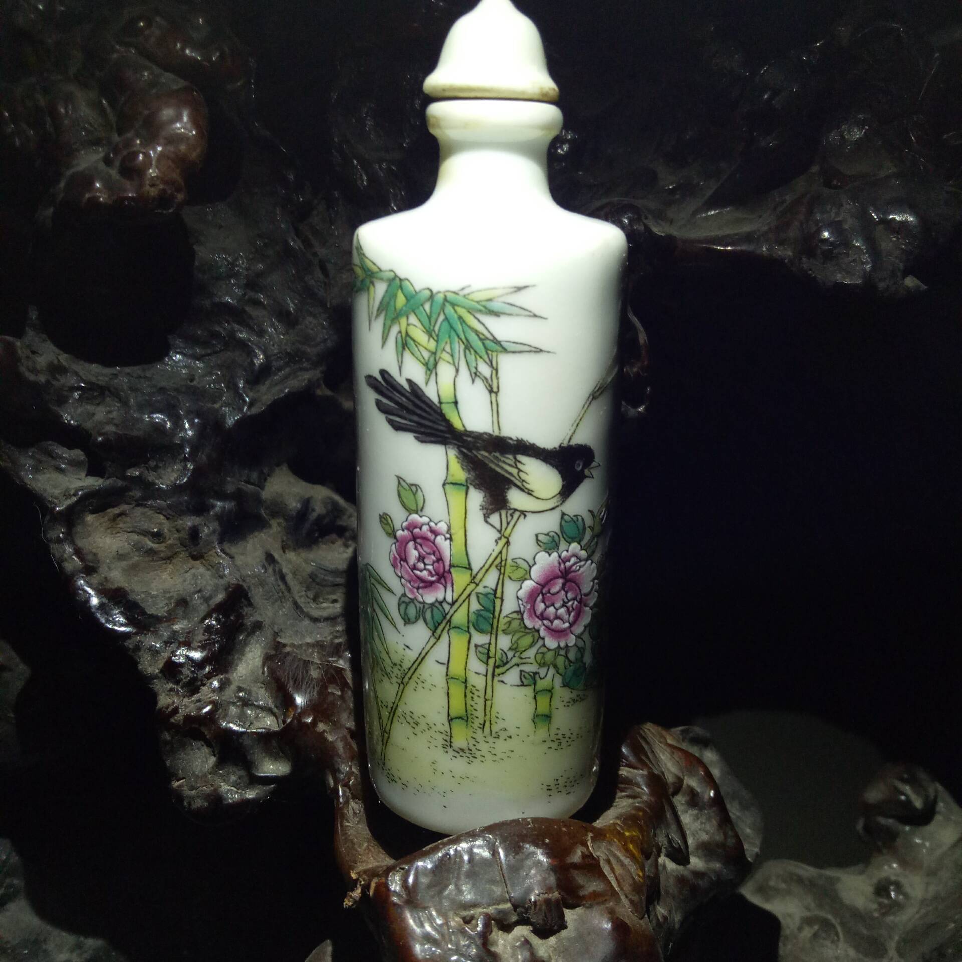 瓷 鼻烟壶 花鸟鼻烟壶在类目 特色手工艺, 少数民族特色工艺品, 蒙古族特色, 蒙古族鼻烟壶中 - 来自Buy2taobao.com提供专业的淘宝代购服务