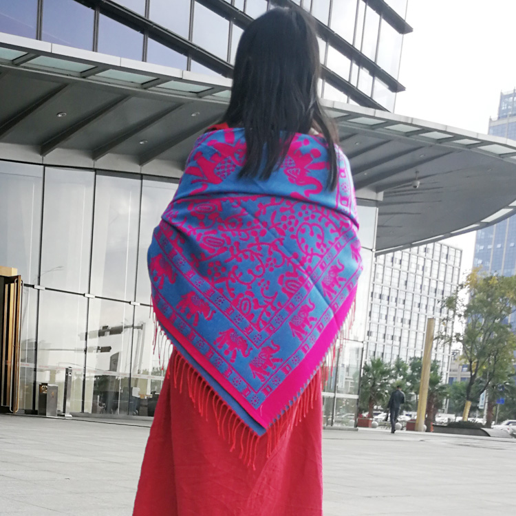 丽江民族风披肩女加厚秋冬超大新款大方巾保暖旅游拍照围巾女两用在类目 服饰配件/皮带/帽子/围巾, 围巾/丝巾/披肩中 - 来自Buy2taobao.com提供专业的淘宝代购服务