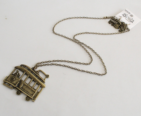 西朵外贸饰品冬款<em>欧美长款毛衣</em>项链电车吊坠项