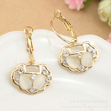 2013新品 高档饰品 E307精致闪亮猫眼石长命锁耳坠 2013新品 高档饰品 E307精致闪亮猫眼石长命锁耳坠