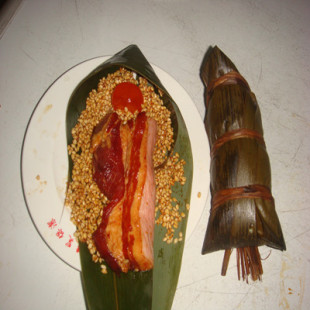  水乡阿婆粽（咸蛋黄加五花大肉粽） 枫泾特产 胜嘉兴五芳斋