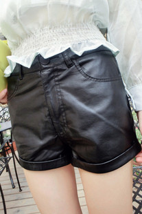 【vcruan】vcruan 经典<em>香奈</em>个格纹夹棉<em>皮短裤</em>-