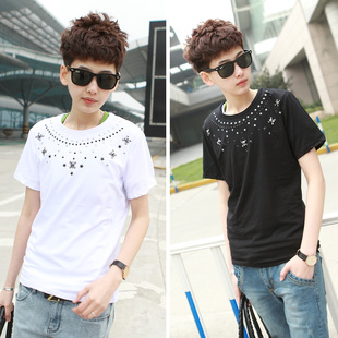 男生浅蓝色<em>马裤</em>,铅灰色帆布鞋,<em>配什么</em>颜色的t恤