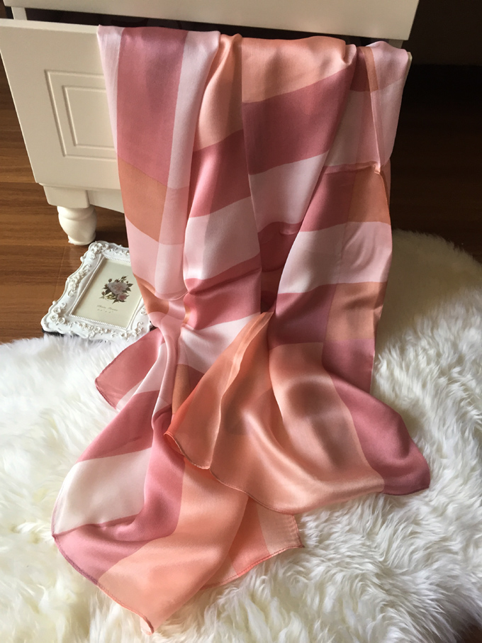 掌櫃推薦 瑕疵品清倉 真絲絲巾圍巾 桑蠶絲長絲巾在類目 服飾配件/皮帶/帽子/圍巾, 圍巾/絲巾/披肩中 - 來自Buy2taobao.com提供專業的淘寶代購服務
