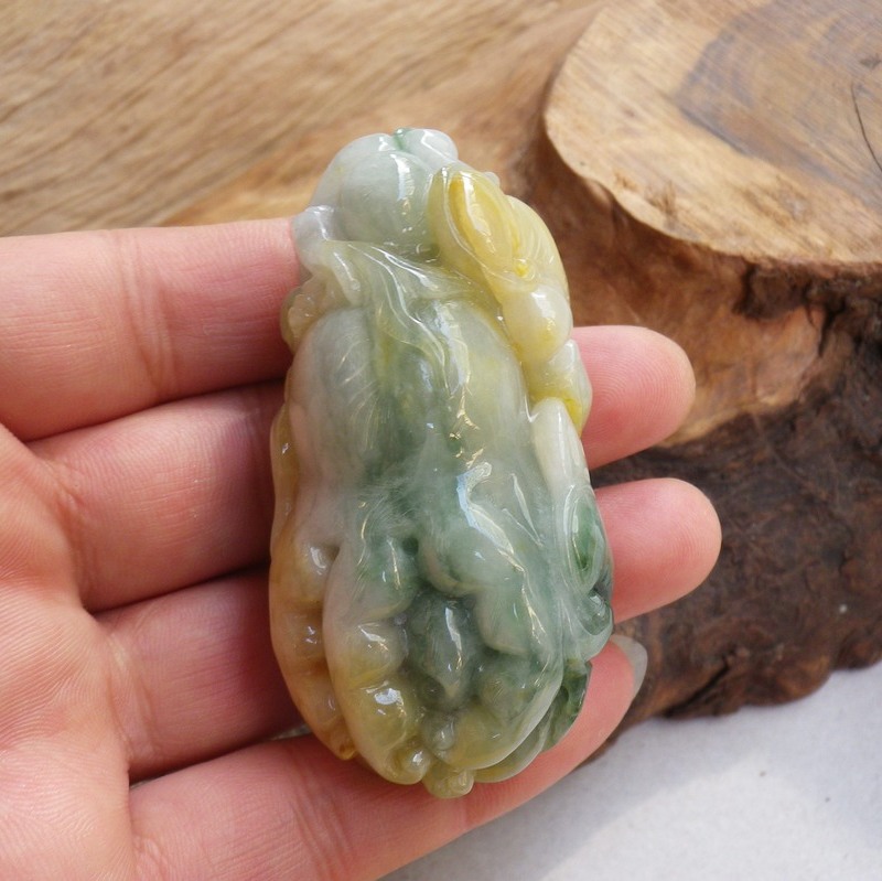 寓意:麒麟_翡翠商城只销售天然翡翠正品,假一