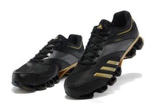  最新款阿迪达斯坦克轮运动鞋 adidas时尚拉风跑鞋 正品男鞋