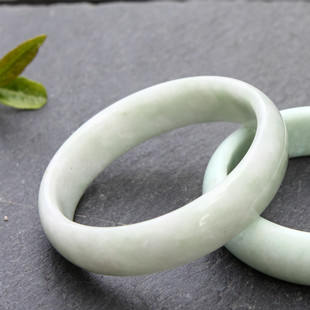  翡翠手镯a货特价天然玉手镯翡翠a货 春节礼物 正品翡翠绿手镯a货