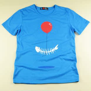 男生浅蓝色<em>马裤</em>,铅<em>灰色</em>帆布鞋,配<em>什么</em>颜色的t恤