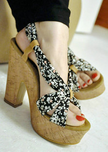  日系复古波西米亚风田园小碎花坡跟高跟绑带凉鞋 女鞋