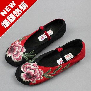  美轮美奂 正品老北京布鞋 新款复古花朵绣花鞋平底女鞋单鞋906W