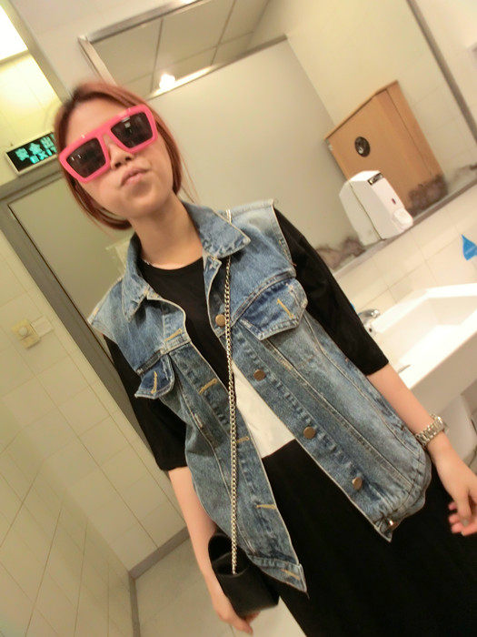 【组图】破洞<em>牛仔马甲</em>,<em>牛仔马甲</em>怎么配,<em>牛仔马</em>