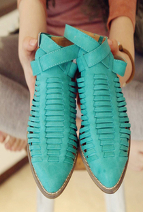  欧美潮流新款舒适中跟单鞋编织尖头女鞋粗跟英伦交叉绑带搭扣白色