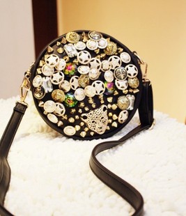  韩版秋冬季新款百搭小包复古潮包单肩斜跨豹头柳钉元素女包