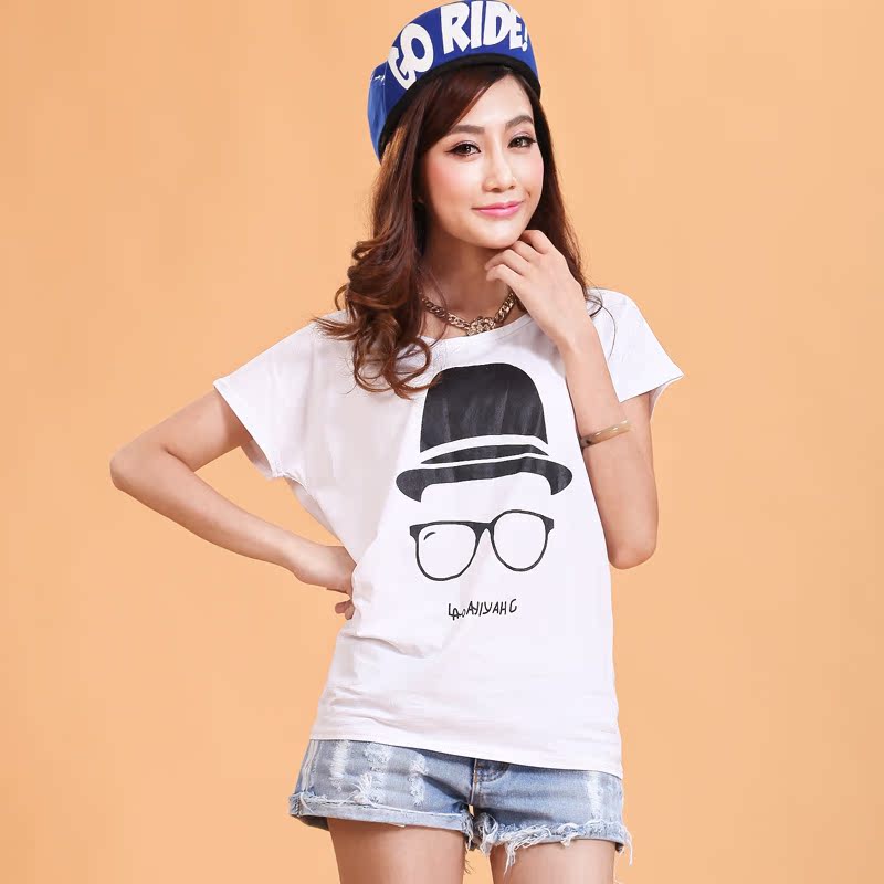 卡通图案蝙蝠袖甜美...