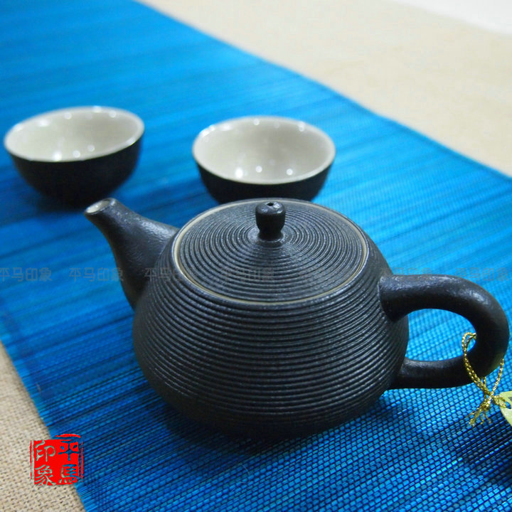 台湾陆宝旋转禅风黑/白陶瓷茶具组一壶二杯礼盒装茶壶套装在类目 餐饮具, 茶具, 功夫茶具中 - 来自Buy2taobao.com提供专业的淘宝代购服务