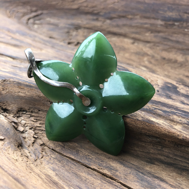 Guangxi Jade predestination chamber Wada Jasper Leaf Spinach Silver inlay Lotus Old material technology Finein the Jewelry/Diamond/Jade/Gold , And nephrite , Choker category - from Buy2taobao.com to provide professional Taobao agent buy service