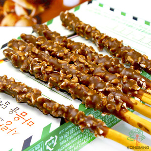  T 孔明 韩国进口食品 乐天杏仁巧克力棒 饼干棒 香脆浓郁 32g