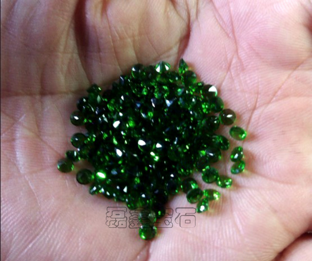 天然透辉石俄罗斯祖母绿圆形3.0mm-4.5mm尖底裸石磊鑫宝石厂直销在类目 珠宝/钻石/翡翠/黄金, 彩色宝石/贵重宝石, 其他中 - 来自Buy2taobao.com提供专业的淘宝代购服务