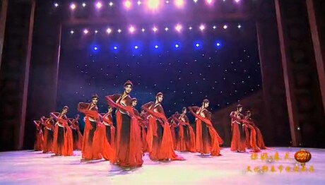 <em>舞蹈大赛女子</em>群舞《袖舞翩蹁跹》演出服装古典