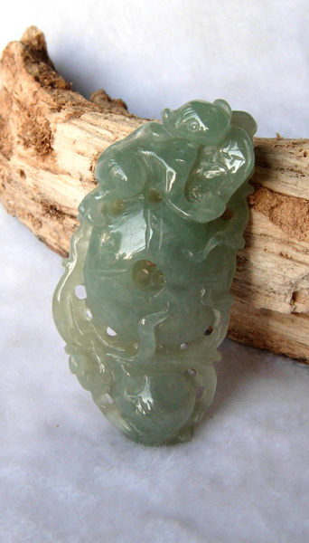 翡翠玉猴吊坠 翡翠玉猴时来运转扭转乾坤好时候玉佩 翡翠猴子挂件在类目 珠宝/钻石/翡翠/黄金, 翡翠(新), 颈饰中 - 来自Buy2taobao.com提供专业的淘宝代购服务