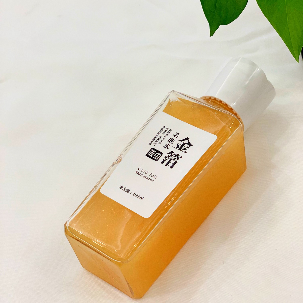 金箔精华水 温和补水保湿柔肤水在类目 美容护肤/美体/精油, 化妆水/爽肤水中 - 来自Buy2taobao.com提供专业的淘宝代购服务