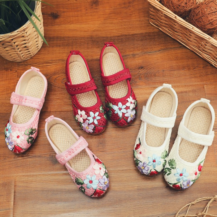 漢服鞋子兒童女童繡花鞋女寶古裝手工複古漢鞋中國風老北京布鞋在類目 童鞋/嬰兒鞋/親子鞋, 傳統布鞋/手工編織鞋中 - 來自Buy2taobao.com提供專業的淘寶代購服務