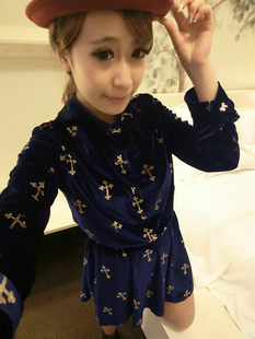  蚊子小屋 推荐 1224 十字架印花金丝绒复古风长袖韩版百搭连衣裙