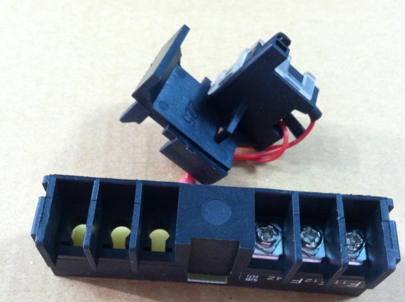 NM1-250 CDM1/RDM1/TGM1/CM1-225/ 塑壳断路器附件 辅助触头在类目 电子/电工, 其它中 - 来自Buy2taobao.com提供专业的淘宝代购服务